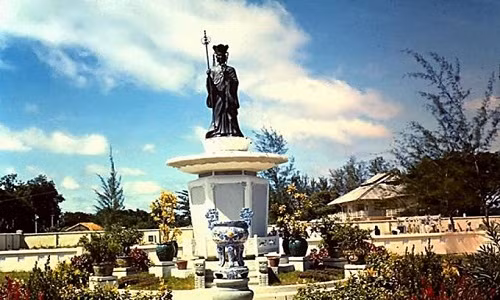 Tượng "ông đen" Địa Tạng tại nghĩa trang Đô Thành (ảnh tư liệu)