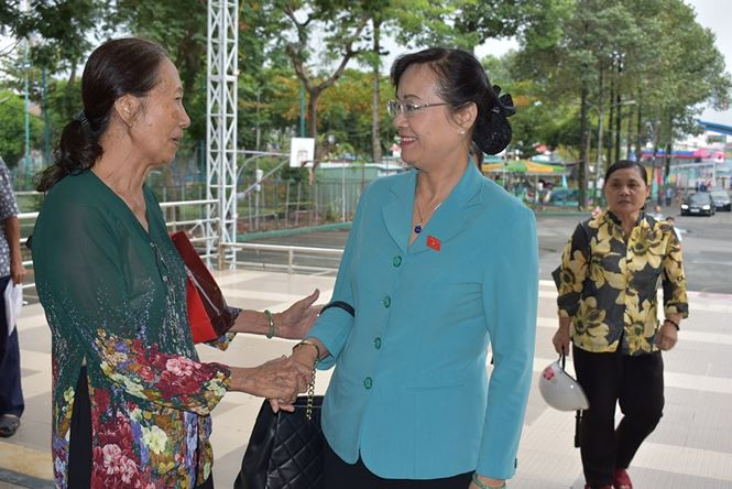 Phó Bí thư Thành ủy, Chủ tịch HĐND TPHCM Nguyễn Thị Quyết Tâm tiếp xúc cử tri quận Thủ Đức.