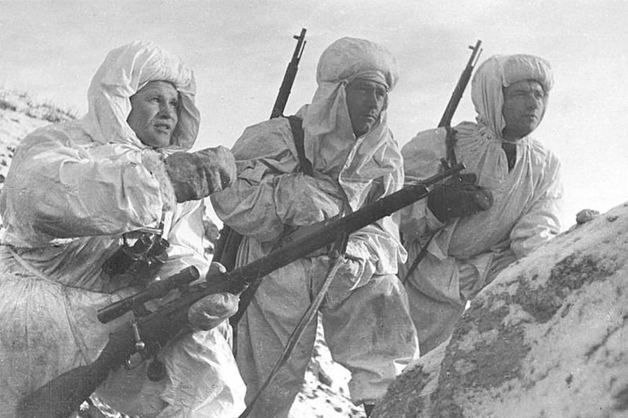 Tại mặt trận Stalingrad, Zaytsev đã tiêu diệt được nhiều quân địch bằng khẩu súng trường bình thường được đơn vị cấp.