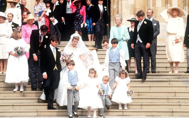 Các thành viên Hoàng gia Anh và nhiều quan khách tới tham dự lễ cưới con gái Công tước xứ Kent Helen Windsor và Timothy Taylor ngày 18/7/1992.