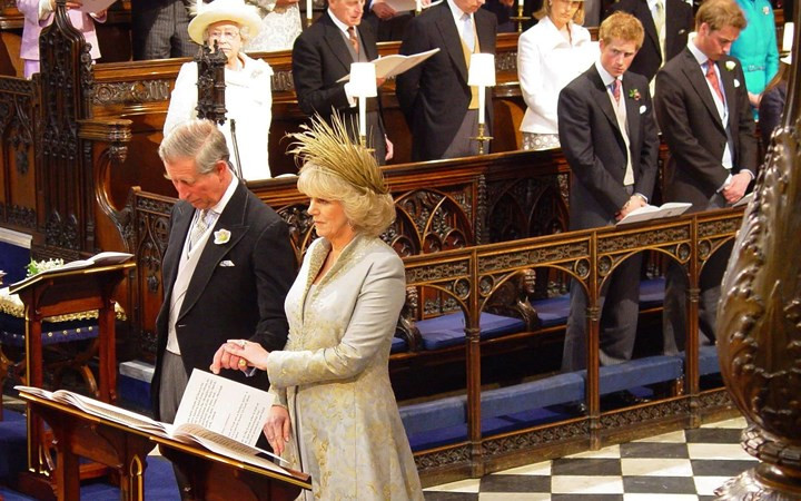 Thái tử Charles và bà Camilla Parker Bowles trong ngày cưới ở lâu đài Windsor ngày 9/4/2005.