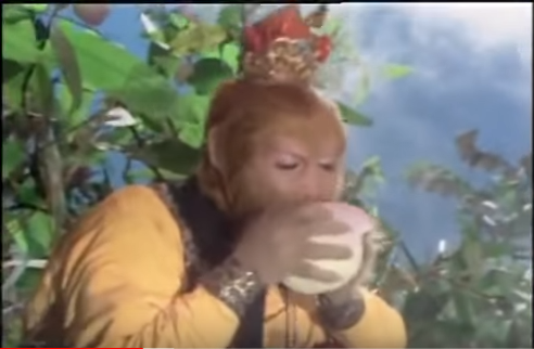 Tuy nhiên, khi giữ chức Bạch Mã Ôn (chuyên trông coi ngựa trời) trên thiên đình, Tôn Ngộ Không đã hái trộm và ăn những quả đào tiên hàng ngàn năm tuổi nên đạt được sự trường sinh bất tử.