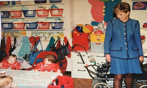 Jill Jame chụp được bức ảnh ghi lại khoảnh khắc Công nương Diana đến thăm một nhà trẻ ở London năm 1992.