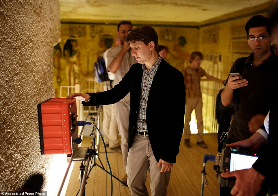 Trong thời gian qua, giới chuyên gia và dư luận vô cùng quan tâm đến giả thiết có một căn phòng bí mật phía sau bức tường trong hầm mộ pharaoh Ai Cập Tutankhamun tại Thung lũng các vị vua, thành phố Luxor.