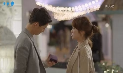 Đừng bao giờ hỏi chàng về người cũ nếu chàng không chủ động nói với bạn - Ảnh minh họa: Internet