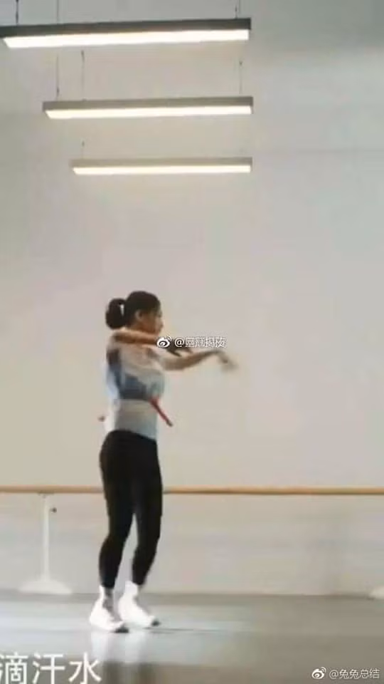 Vóc dáng khác với nữ diễn viên Triệu Lệ Dĩnh