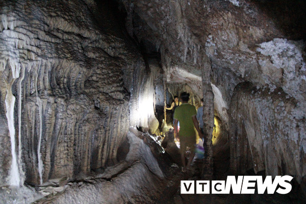 Đường vào các ngóc ngách của hang.