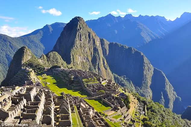  Nền văn minh của người Inca nổi tiếng lịch sử trong giai đoạn từ thế kỷ 13 - 16. Vào thời điểm hưng thịnh, đế chế Inca trải dài trên diện tích rộng lớn từ Ecuador đến Chile và Argentina.