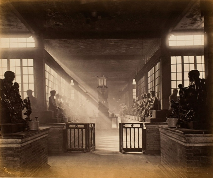 Ngôi chùa Phật giáo ở Trung Quốc. Những hình ảnh này giờ đây đã trở nên vô giá, mô tả chân thật lại đời sống Viễn Đông những năm của thế kỷ 19.