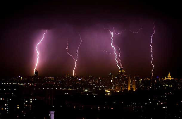 Sét đánh là một trong những nguyên nhân phổ biến khiến con người dễ mất mạng. Mỗi năm, khoảng 25.000 người trên thế giới bị sét đánh.