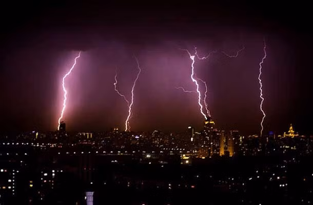 Sét đánh là một trong những nguyên nhân phổ biến khiến con người dễ mất mạng. Mỗi năm, khoảng 25.000 người trên thế giới bị sét đánh.