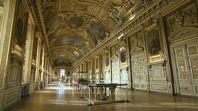 Ban đầu, bảo tàng Louvre nổi tiếng thế giới là một pháo đài được xây dựng vào năm 1190. Đến thế kỷ 16, pháo đài này được biến thành một cung điện hoàng gia.