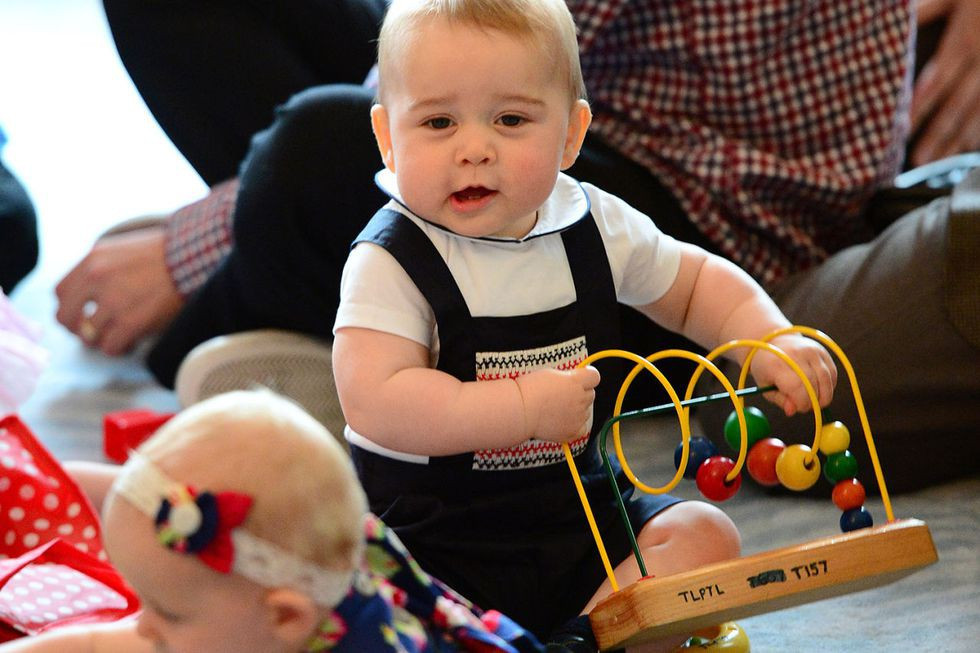 Vì vậy, khi công nương Kate Middleton hạ sinh Hoàng tử, Công chúa thì Hoàng tử William đều có mặt bên cạnh để cùng vợ vượt cạn.