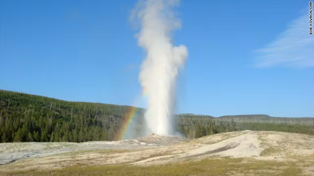 Tuy nhiên, trong những thập niên vừa qua, thời gian giữa những lần phun nước ở suối Old Faithful đã dài hơn.