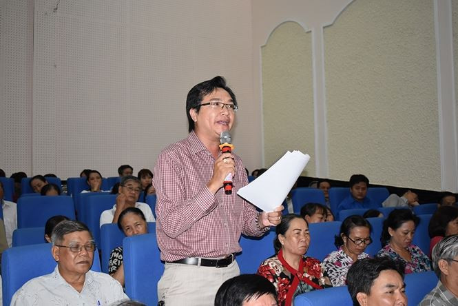 Cử tri bức xúc nêu ý kiến với Tổ Đại biểu Quốc hội