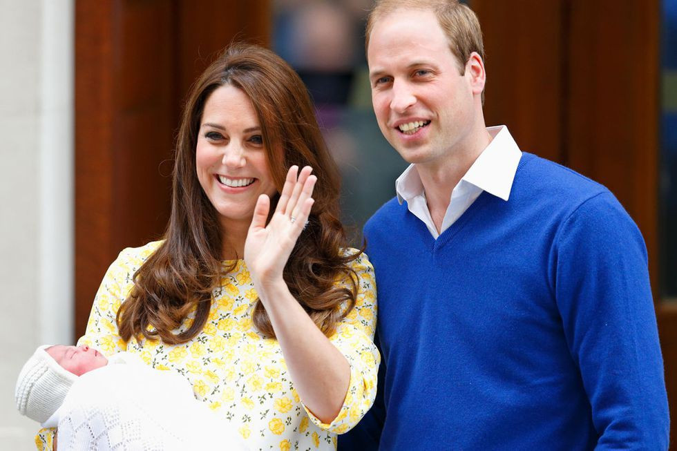 Theo truyền thống Hoàng gia Anh, các ông bố bị cấm vào phòng sinh. Tuy nhiên, tục lệ này dần được nới lỏng khi Thái tử Charles quyết định có mặt khi công nương Diana vượt cạn, sinh hoàng tử William.