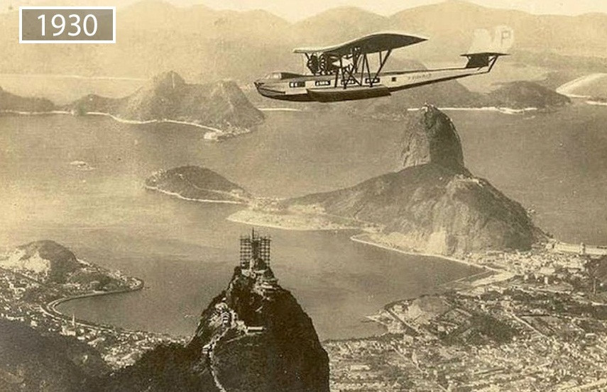 Một máy bay trên bầu trời thành phố Rio De Janeiro, Brazil năm 1930.