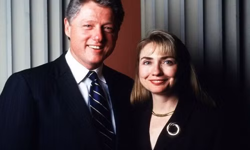 Sau khi ông Bill Clinton đắc cử Tổng thống Mỹ năm 1992 (nhiệm kỳ 1993 - 2001), bà Hillary Rodham Clinton trở thành Đệ nhất Phu nhân Mỹ.