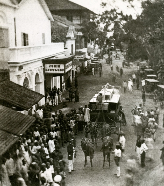 Một con đường sầm uất ở Singapore.