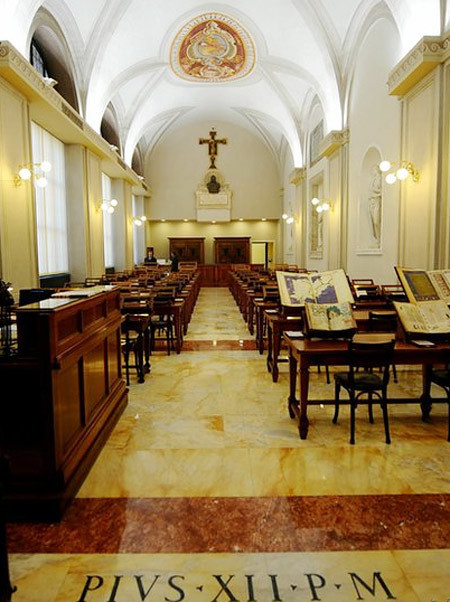 Mật khố Vatican được bảo vệ vô cùng cẩn mật, không phải ai cũng có cơ hội được nhìn thấy những tài liệu bên trong thư viện cổ này. Mời độc giả xem video: Mật nghị Hồng y bỏ phiếu bầu chọn giáo hoàng mới (nguồn: VTC14)