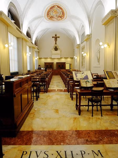 Mật khố Vatican được bảo vệ vô cùng cẩn mật, không phải ai cũng có cơ hội được nhìn thấy những tài liệu bên trong thư viện cổ này. Mời độc giả xem video: Mật nghị Hồng y bỏ phiếu bầu chọn giáo hoàng mới (nguồn: VTC14)