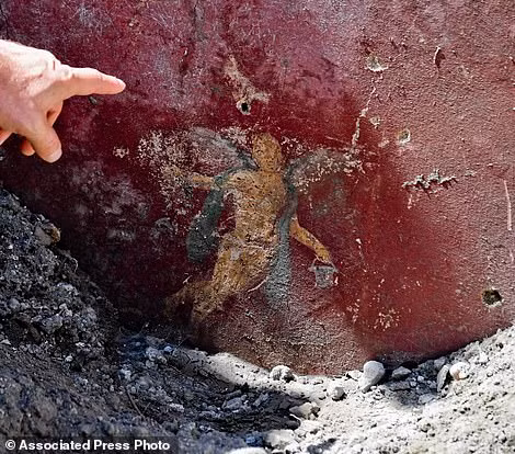 Cận cảnh một bức bích họa trên tường một công trình ở Pompeii - thành phố bị xóa sổ vào năm 79 sau Công nguyên.