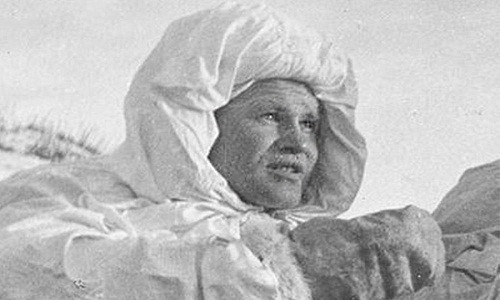 Về sau, Vasily Zaytsev nhập ngũ phục vụ trong lực lượng hải quân của Liên Xô từ năm 1936. Ông bắt đầu tham gia chiến đấu từ tháng 9/1942 và là một thành viên của Sư đoàn 284.