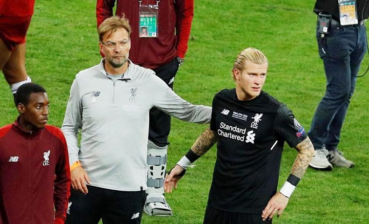 HLV Klopp an ủi Karius: "Chúng tôi rất thất vọng, nhưng ai cũng có thể mắc sai lầm. Chúng tôi biết Karius đã cố gắng nhưng cậu ấy không gặp may trong ngày hôm nay. Pha mắc lỗi thứ hai là vì hiệu ứng của pha mắc lỗi đầu tiên. Khó ai có thể rũ bỏ cảm giác tội lỗi và thi đấu hay sau tình huống đó".