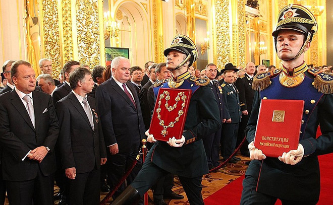 Buổi lễ nhậm chức của Tổng thống Putin diễn ra với những nghi thức trang trọng nhất thể hiện rõ quyền lực của người đứng đầu nước Nga.