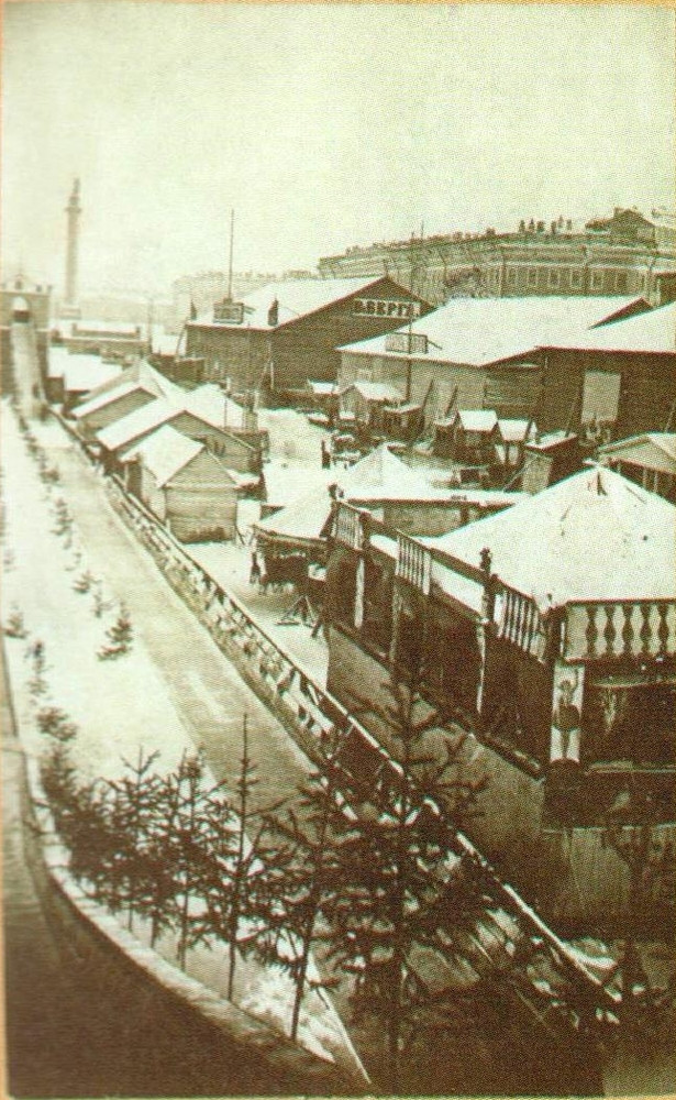 Người dân Nga đến những chiếc lều Balagan dựng tại quảng trường Admiralty để xem kịch, biểu diễn xiếc và một số chương trình nghệ thuật. Trong đó, những vở kịch thường kéo dài trong khoảng 30 phút.