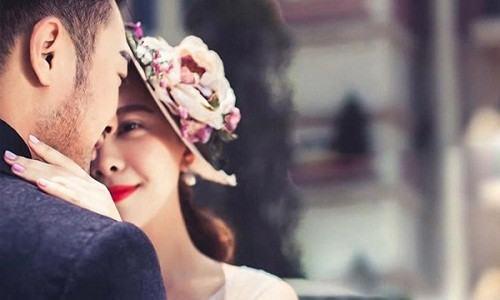 Chúng tôi nảy sinh tình cảm trong một chuyến đi phượt và cưới nhau sau một thời gian ngắn tìm hiểu. (Ảnh minh họa).