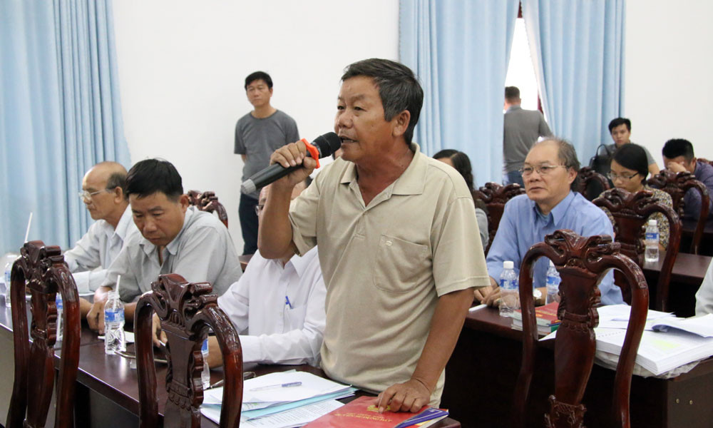 Ông Tô Phước Cường phát biểu tại buổi tiếp xúc với tổ đại biểu Quốc hội