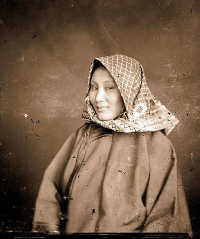 Người phụ nữ Trung Quốc với chiếc mũ trùm đầu 1869.