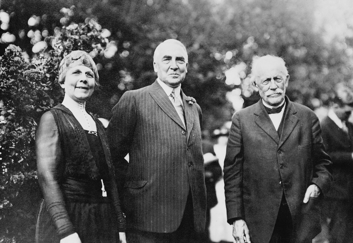 Vợ Tổng thống thứ 29 của Mỹ Warren Harding, bà Florence Harding được dân chúng Mỹ biết đến là Đệ nhất phu nhân tích cực ủng hộ quyền lợi cho cựu binh Mỹ trở về từ Chiến tranh thế giới 1.