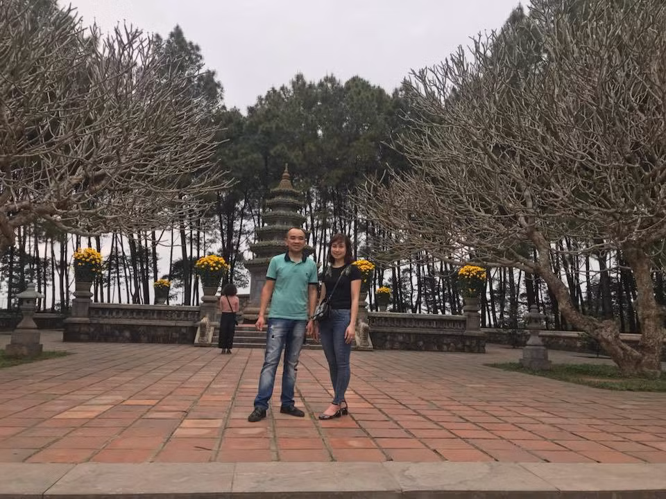 Tiếp đến là khu mộ tháp của cố Hòa thượng Thích Đôn Hậu - vị trụ trì nổi tiếng của chùa Thiên Mụ, người đã cống hiến cả cuộc đời mình cho những hoạt động ích đạo giúp đời.