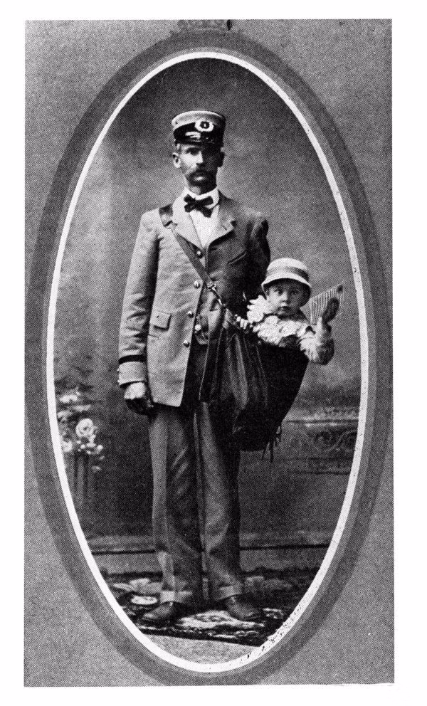 Khi ấy, một số bậc phụ huynh người Mỹ đã sử dụng dịch vụ gửi con cái mình qua đường bưu điện một cách hợp pháp. Chi phí cho mỗi lần gửi con như vậy là khoảng 15 xu nếu con của họ nặng không quá mức tiêu chuẩn.