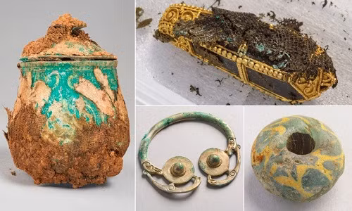 Theo ước tính, tổng trị giá kho báu mà ông McLennan tìm được lên tới gần 2 triệu bảng (tương đương 58 tỷ đồng).