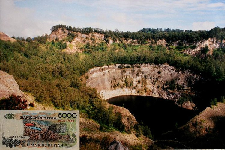 Đến tháng 12/2008, màu nước tại 2 trong số 3 hồ nước thay đổi. Từ màu đen, nước trong 2 hồ phía Đông lần lượt chuyển sang xanh lục thẫm và xanh dương.