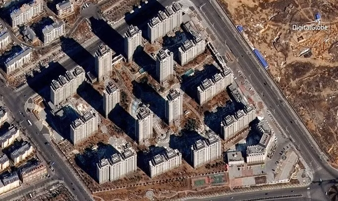 Tuy nhiên, nhiều tòa nhà hoàn thiện quá trình xây dựng nhưng cũng không có người dọn vào ở.