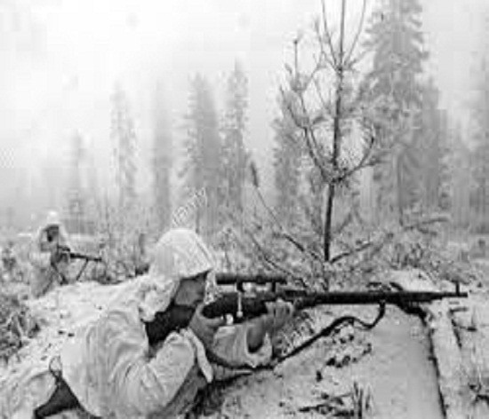 Sau khi Chiến tranh thế giới 2 kết thúc, tay súng bắn tỉa huyền thoại của Liên Xô trên trải qua nhiều vị trí quan trọng như: Tư lệnh Quân khu Pecherski ở Kiev, giám đốc nhà máy sửa chữa ôtô, giám đốc nhà máy may Ukraine, lãnh đạo Trường trung cấp kỹ thuật công nghiệp nhẹ.