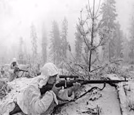 Sau khi Chiến tranh thế giới 2 kết thúc, tay súng bắn tỉa huyền thoại của Liên Xô trên trải qua nhiều vị trí quan trọng như: Tư lệnh Quân khu Pecherski ở Kiev, giám đốc nhà máy sửa chữa ôtô, giám đốc nhà máy may Ukraine, lãnh đạo Trường trung cấp kỹ thuật công nghiệp nhẹ.