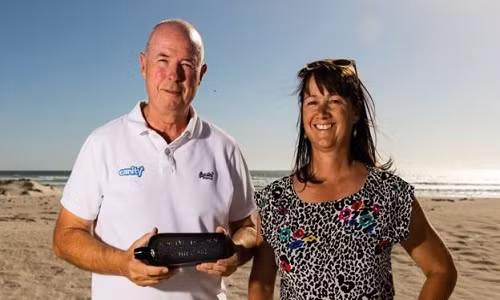 Công chúng còn bất ngờ trước một lá thư khác được tìm thấy trong chai lâu đời nhất thế giới vào tháng 3 vừa qua tại một vùng biển ở Australia.