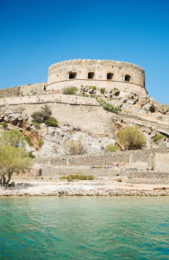 Những người mắc bệnh hủi sống trên đảo Spinalonga trong hơn nửa thế kỷ.