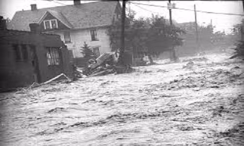 Hậu quả là hơn 20 triệu tấn nước bao trùm thành phố. Trận lụt kinh hoàng này đã nhấn chìm 1.600 ngôi nhà và khiến 2.209 người thiệt mạng.