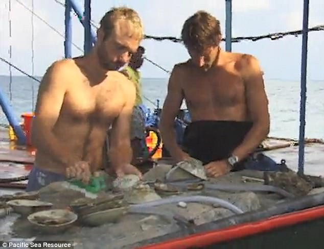 Các chuyên gia khảo cổ, nhà khoa học hy vọng sẽ sớm giải mã được những bí ẩn liên quan đến con tàu đắm này.