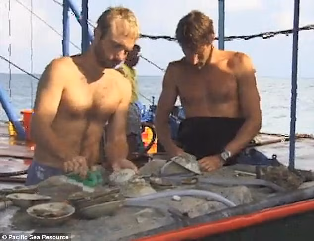 Các chuyên gia khảo cổ, nhà khoa học hy vọng sẽ sớm giải mã được những bí ẩn liên quan đến con tàu đắm này.