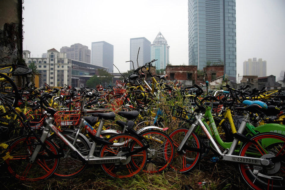 Một nghĩa địa xe đạp ở Thượng Hải.