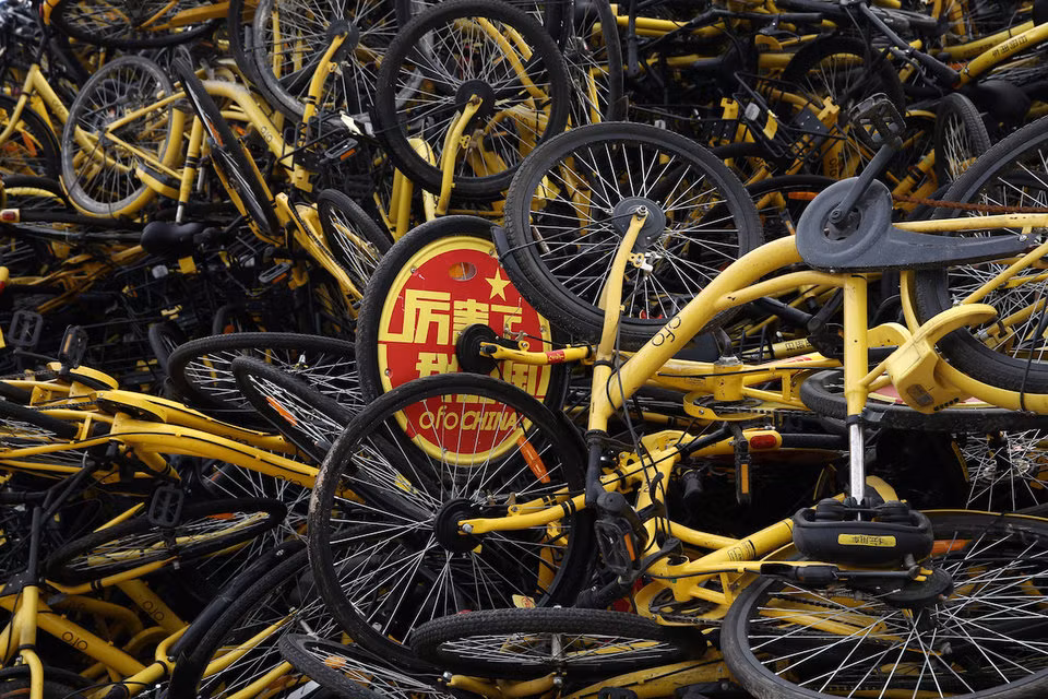 Vì vậy, những chiếc xe đạp bị vứt bừa bãi tại nhiều nơi tạo thành các nghĩa địa xe ở Trung Quốc.