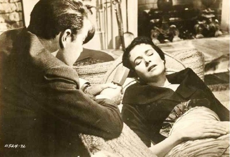 Nhà nghiên cứu hiện tượng tái sinh Ruth Simmons (người Mỹ) khiến dư luận xôn xao khi tiết lộ nhớ rõ cuộc sống kiếp trước của mình thông qua phương pháp thôi miên.