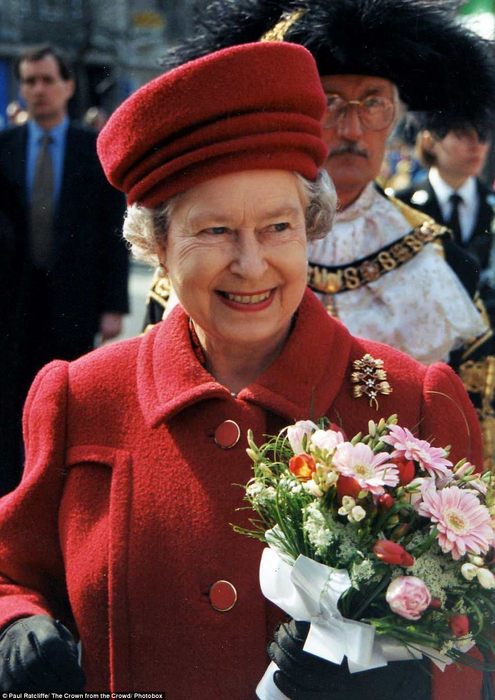 Paul Ratcliffe ghi lại khoảnh khắc khó quên về Nữ hoàng Anh Elizabeth II khi tham gia sự kiện ở Nottingham năm 1997.